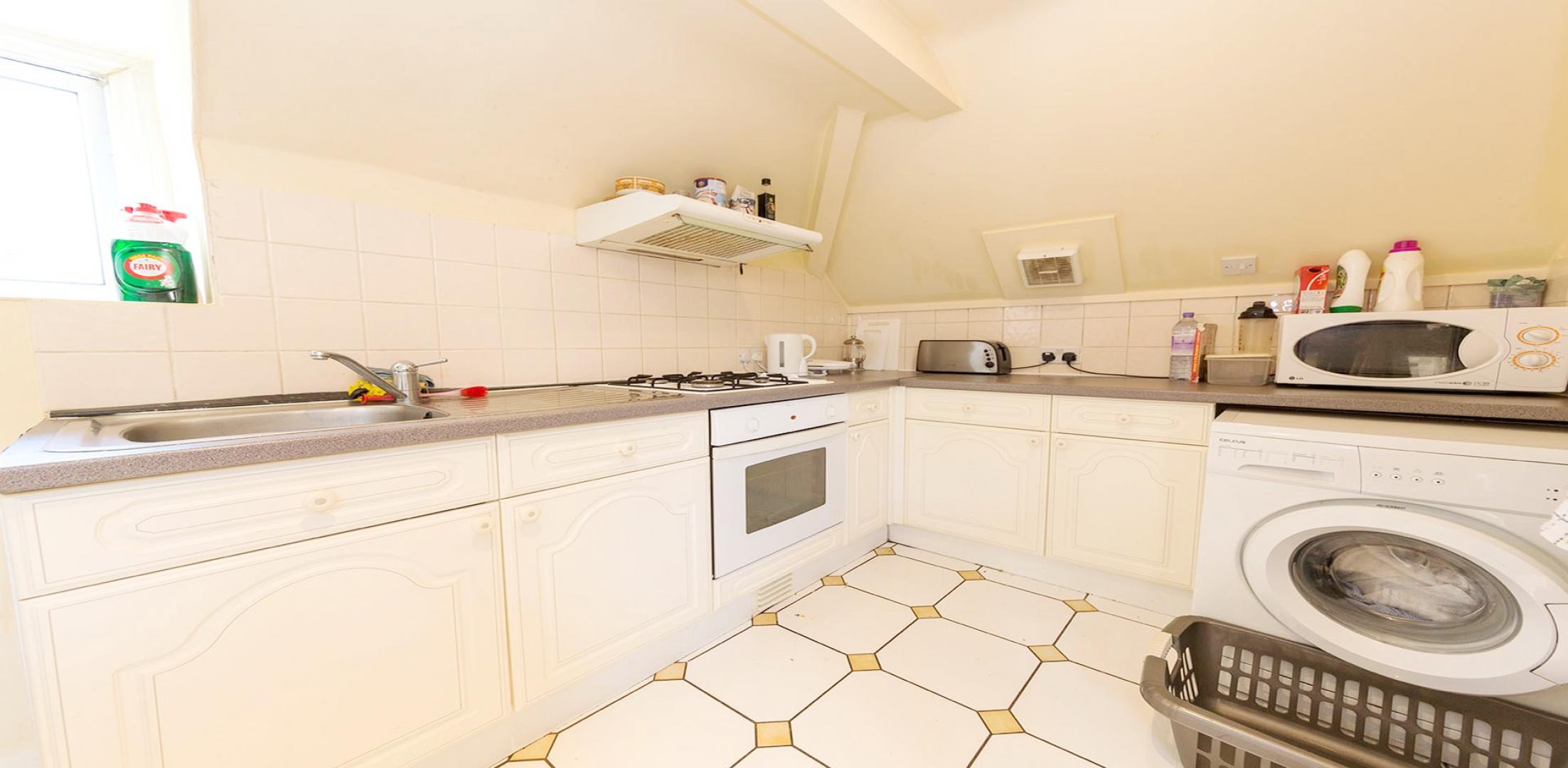 			3 Bedroom, 1 bath, 1 reception Flat			 Woodchurch Road, WEST HAMPSTEAD